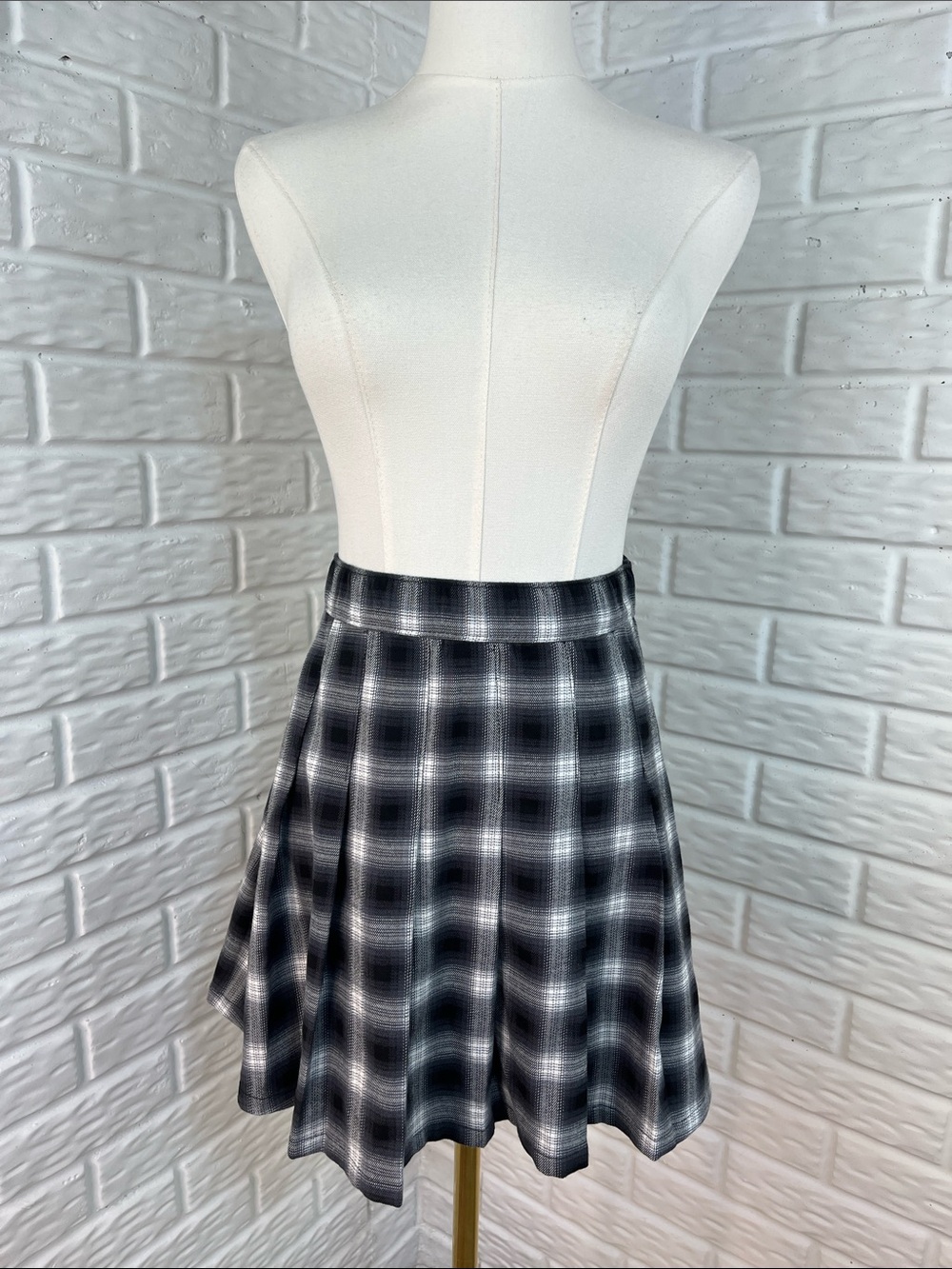 HOLLISTER ULTRA HIGH RISE BLACK AND WHITE PLEATED PLAID SCHOOL GIRL Y2K Skirt SM